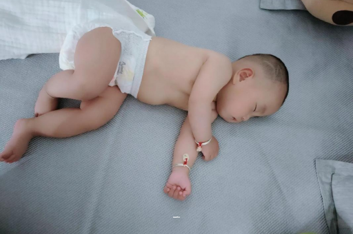 嘉善宝宝胳膊上起红疙瘩